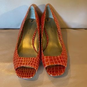 Bandolino orange crocodile print edge sandals.